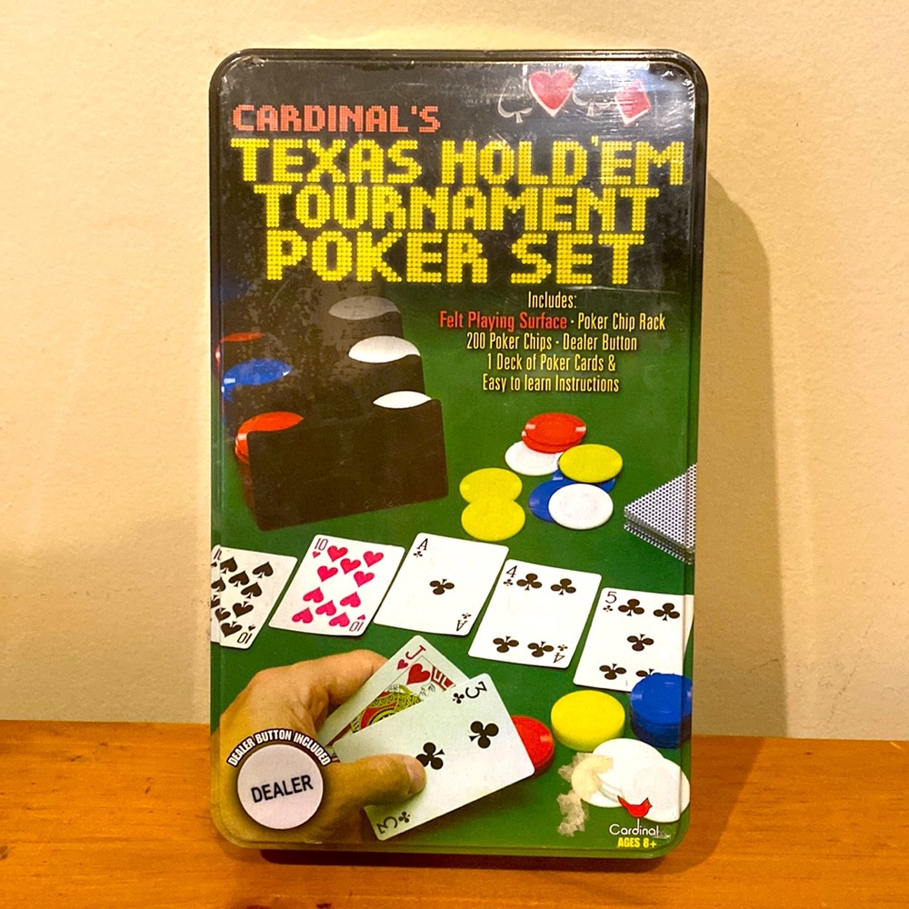 Cardinal's Texas Hold'Em Tournament Poker Set NIB cards, chips, felt surface